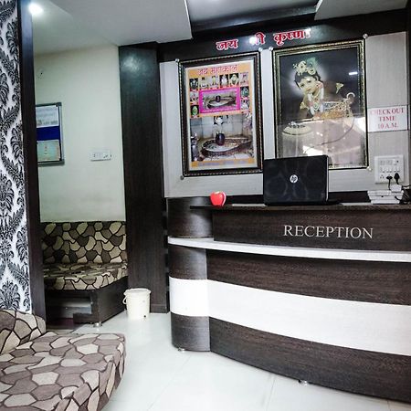 אויאיין Hotel Vrandavan Palace Near Mahakal Temple מראה חיצוני תמונה