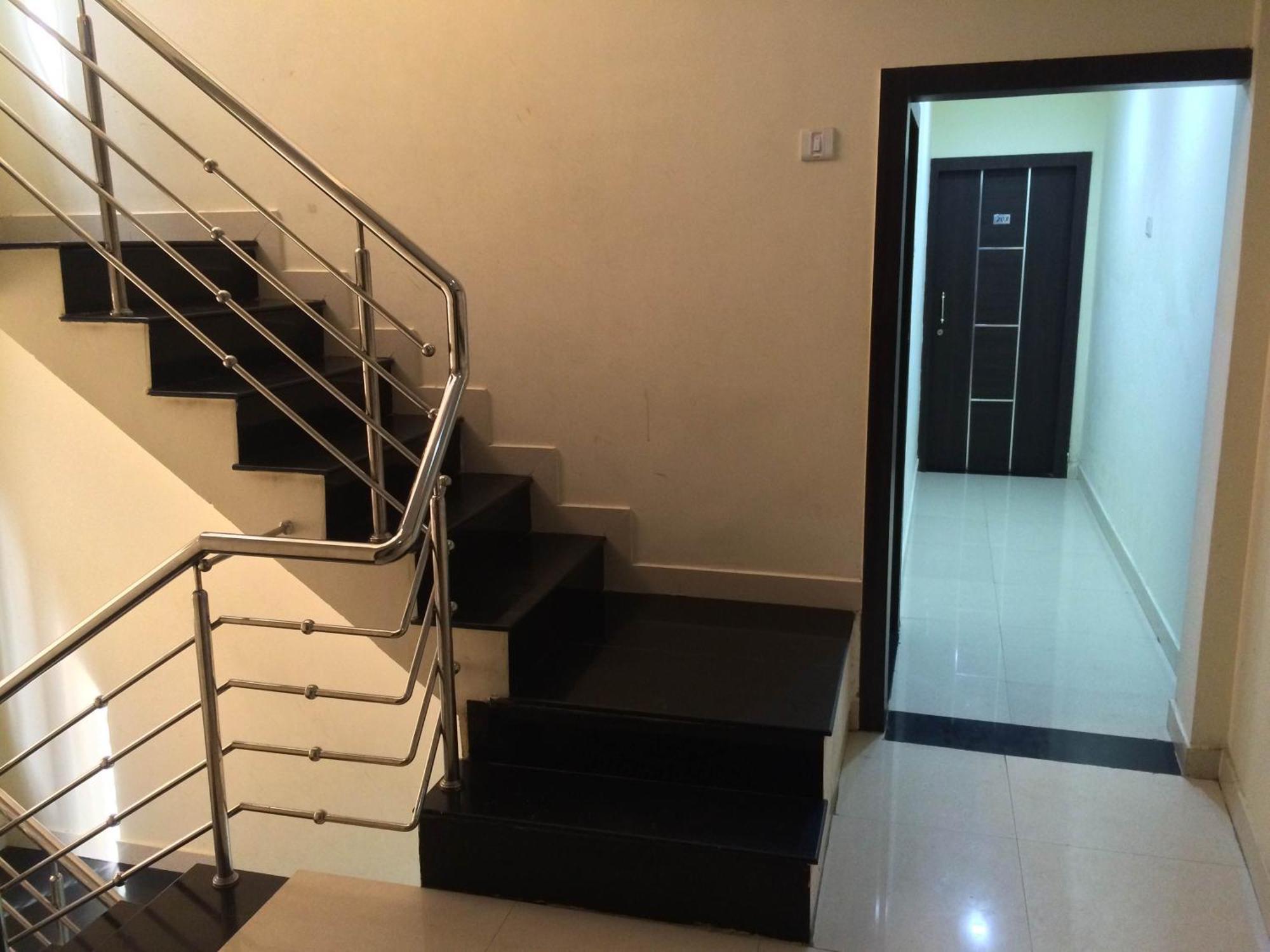 אויאיין Hotel Vrandavan Palace Near Mahakal Temple מראה חיצוני תמונה