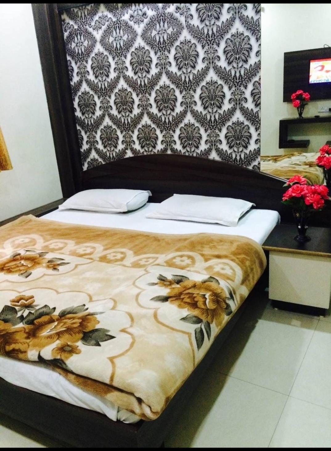אויאיין Hotel Vrandavan Palace Near Mahakal Temple מראה חיצוני תמונה